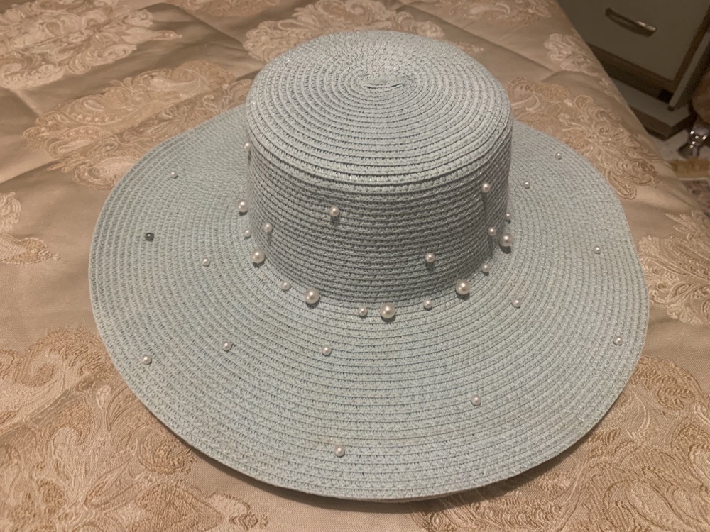 chapeau avec perles