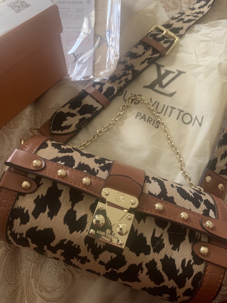 un petit bijou de louis vuitton first copy JP