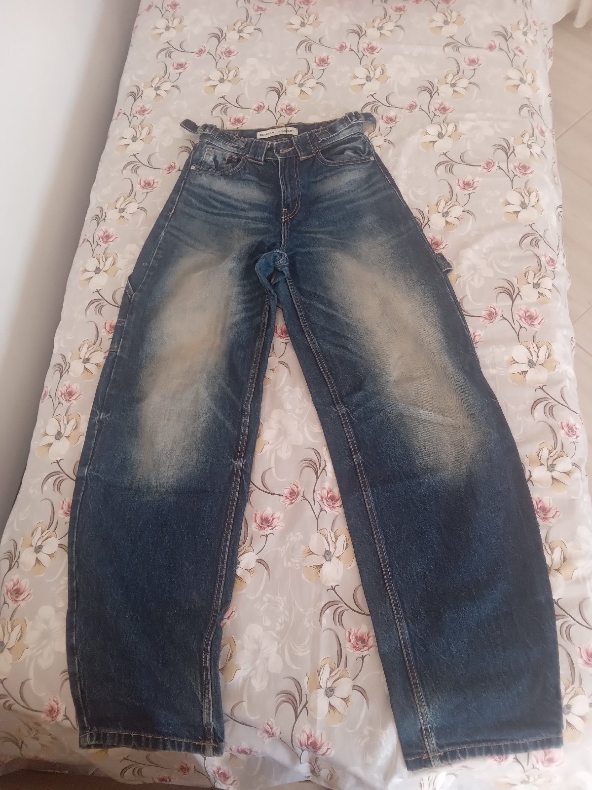 Jean bleu foncé effet délavé