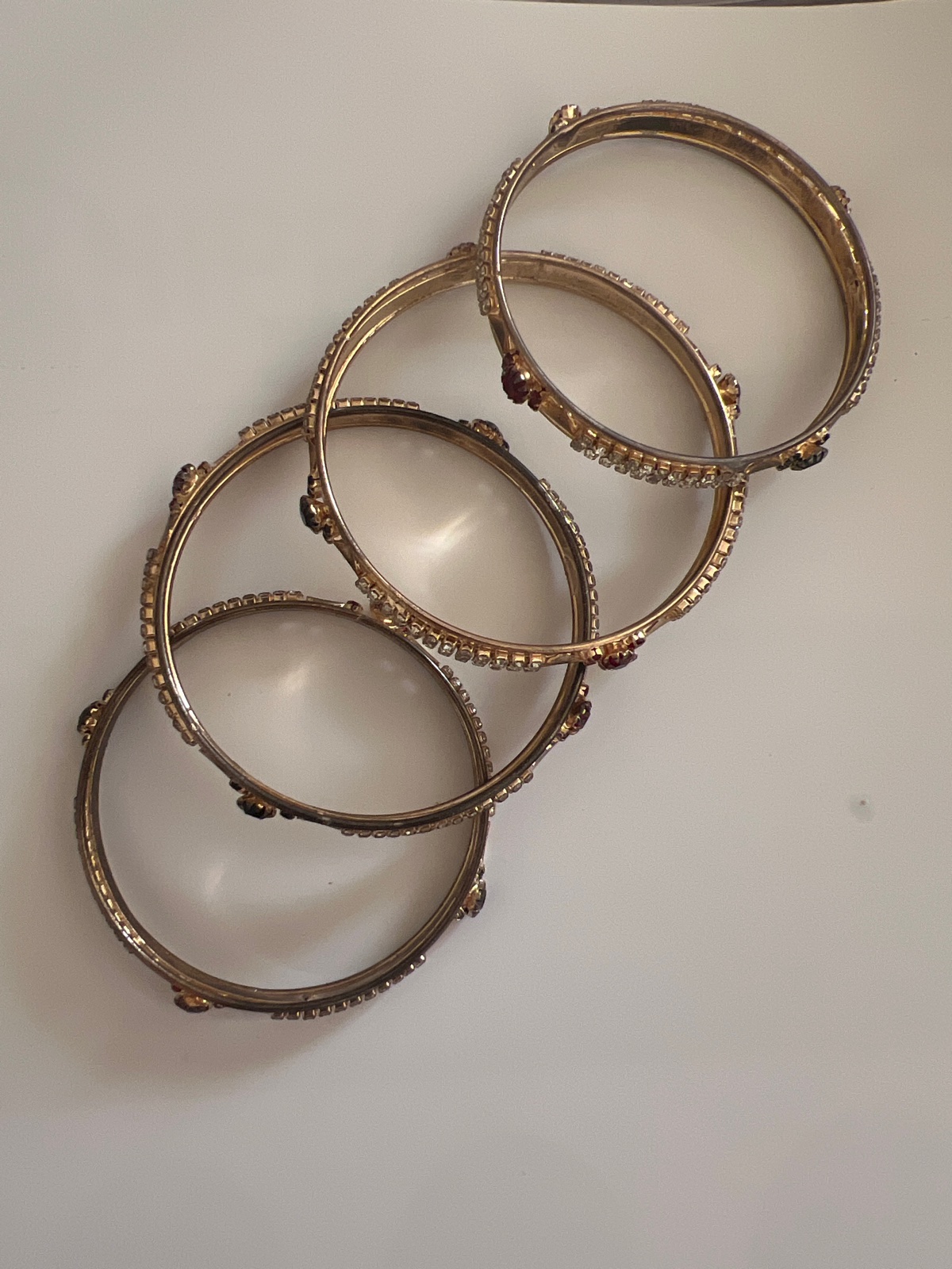 Lot de 4 joncs ornés de pierres
