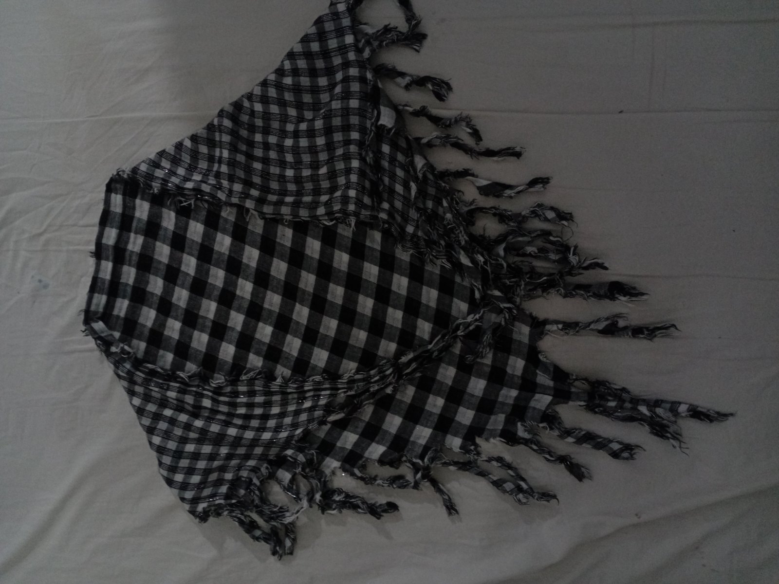 Écharpe chèche à carreaux noir et blanc (modèle Palestinien)