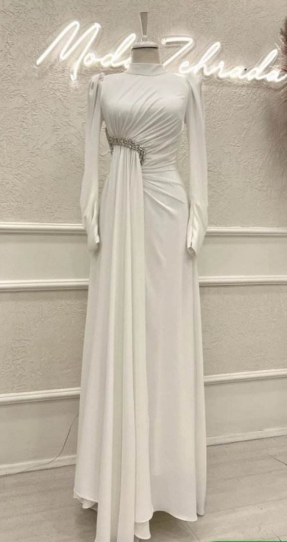 Robe fiançailles femme voilée 