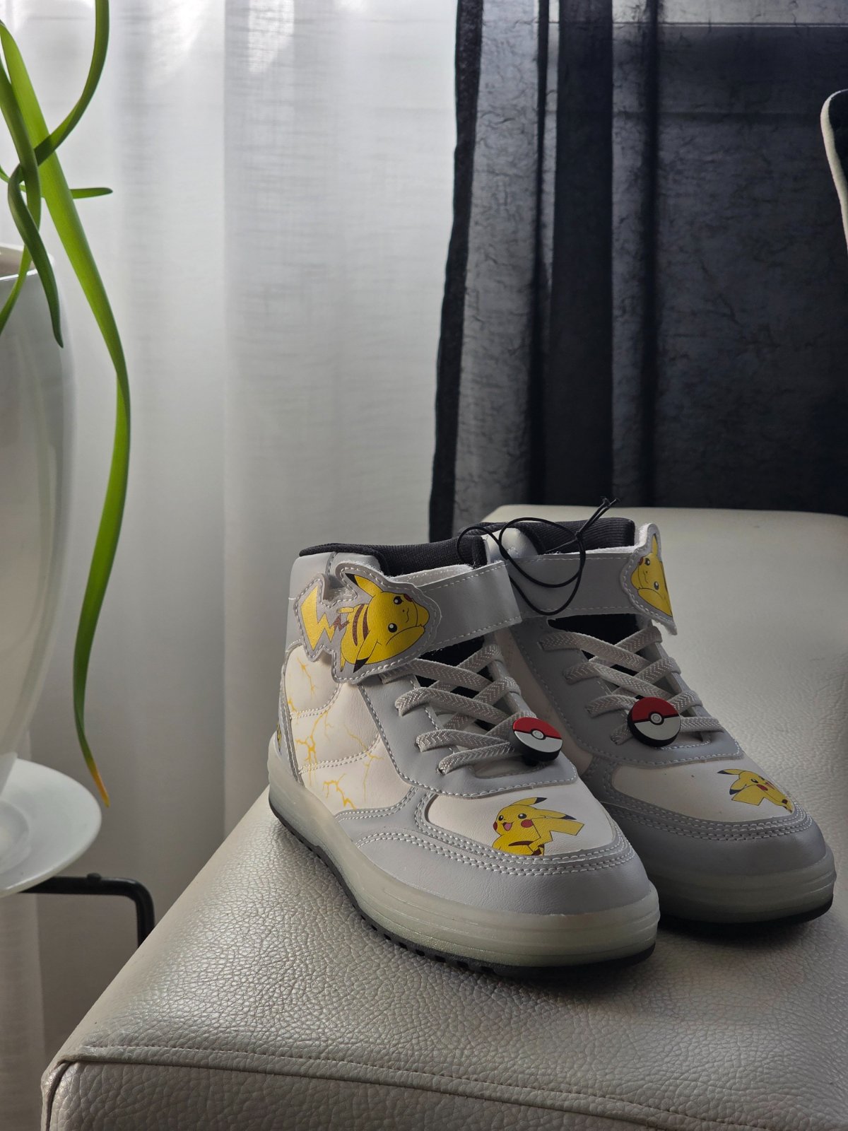Baskets Lefties (pikachou Pokémon)