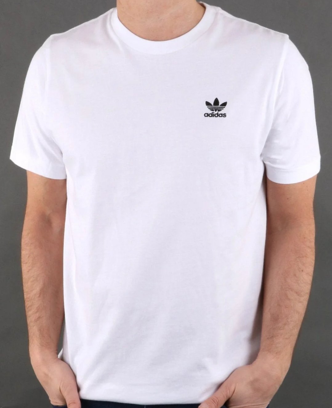 🚨 T-shirt Adidas Trèfle Essentials 🔥🔥🔥 Taille: M