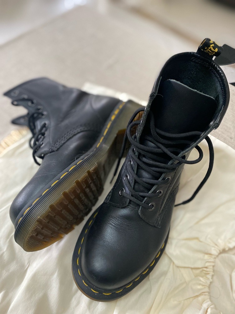 Je vends ces dr martens originales pointure 37