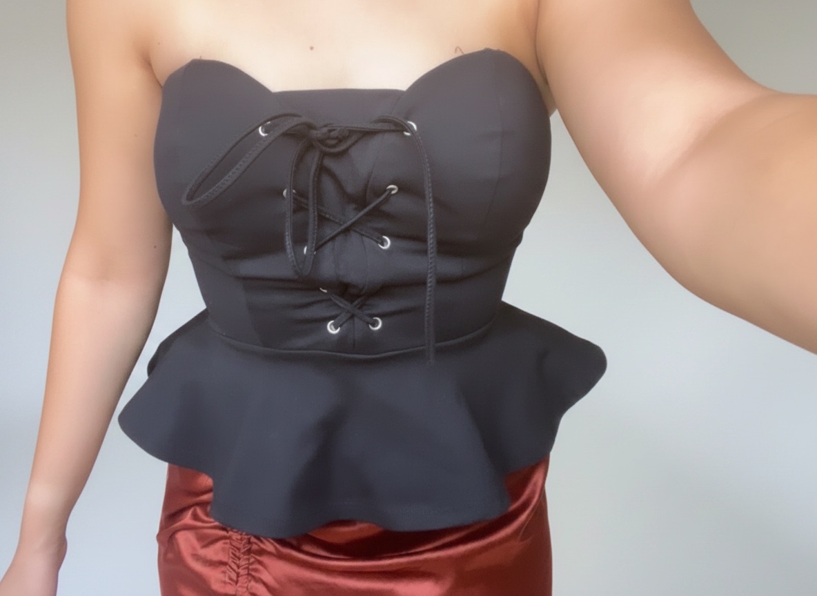 Bustier noir style corset