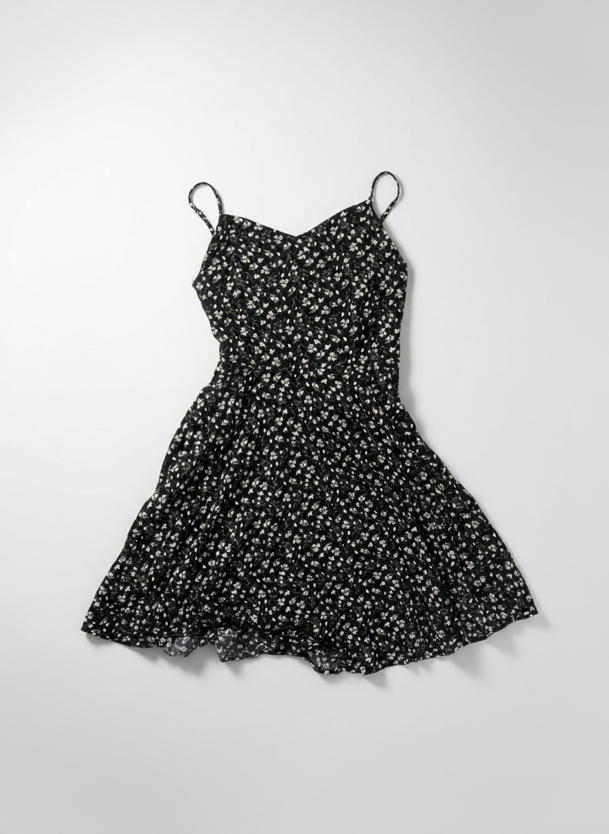 Robe noire fleurie