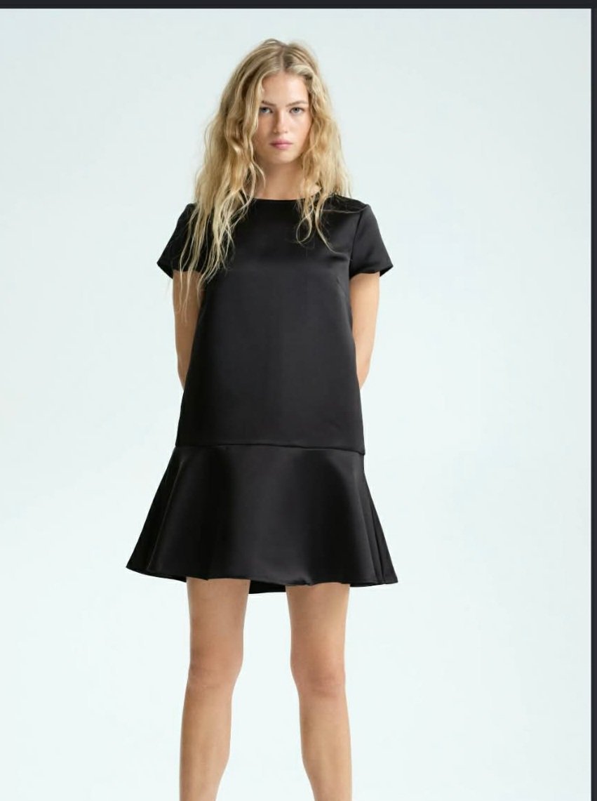Robe satinée noire