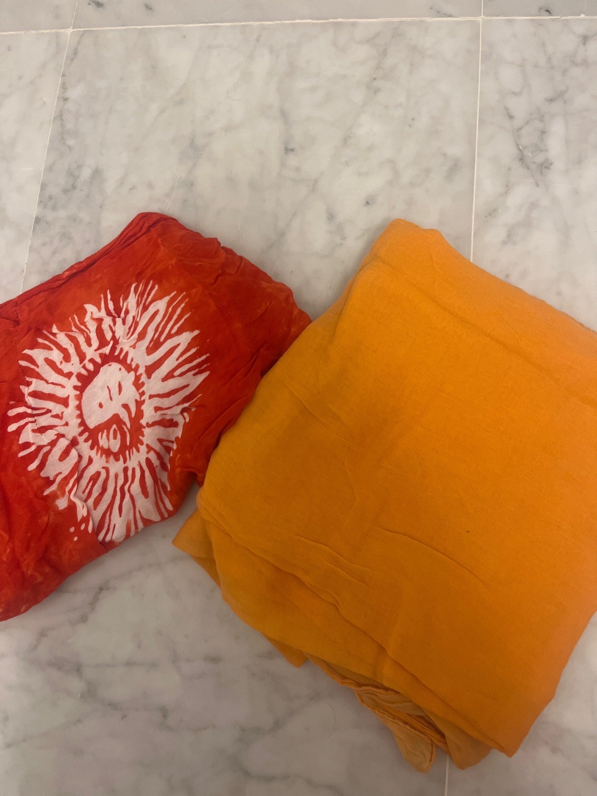 Deux cache-maillots