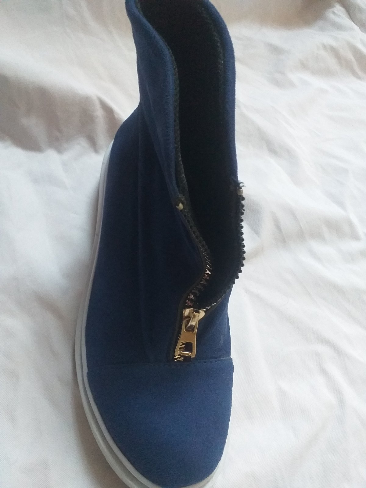Très jolie bottine bleu roi 37 presque neuf daim 