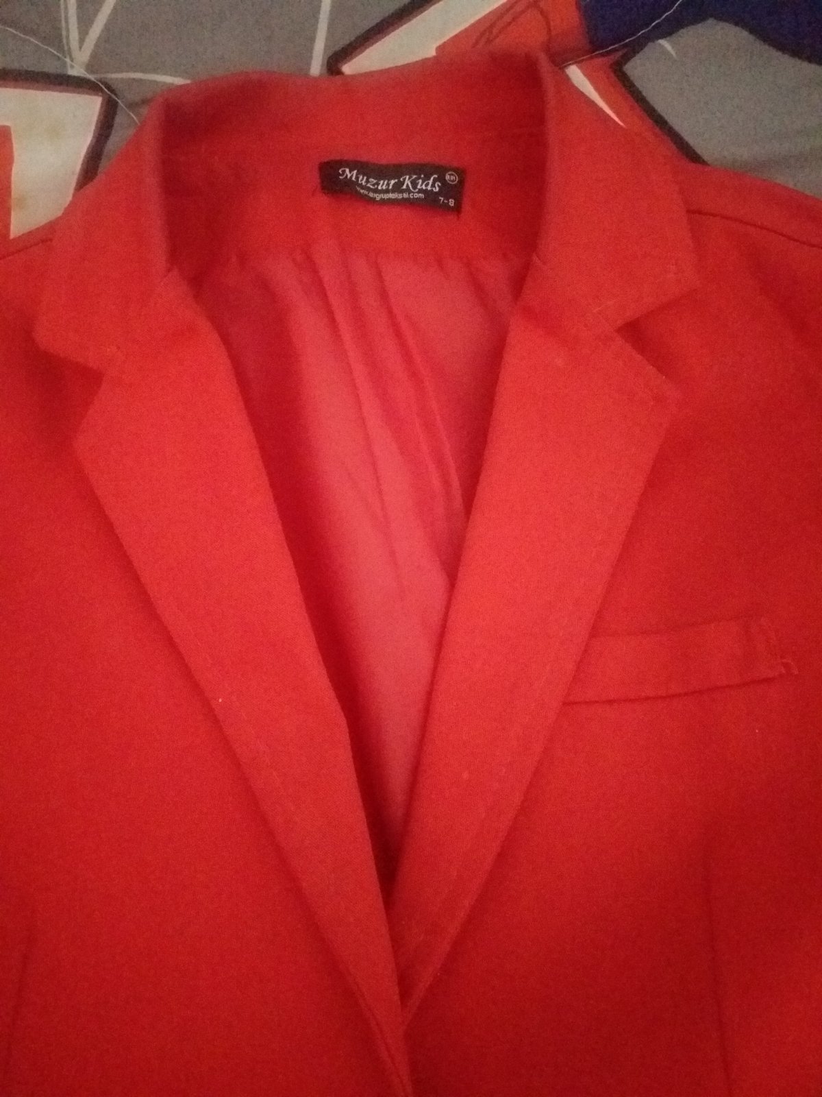 Complet Blazer rouge avec son pantalon noir 7_8 ans 