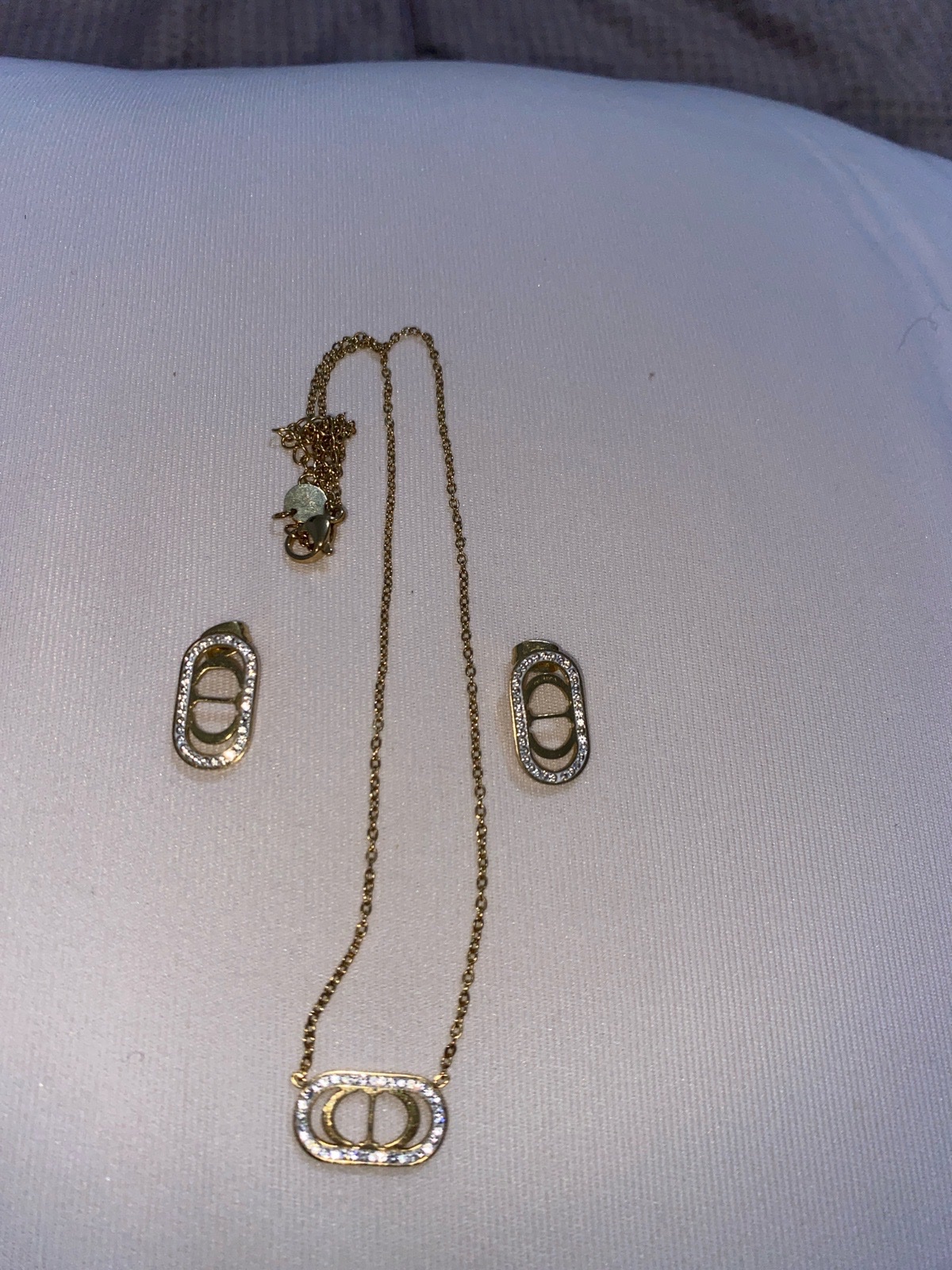 Collier et boucle doreille CD 