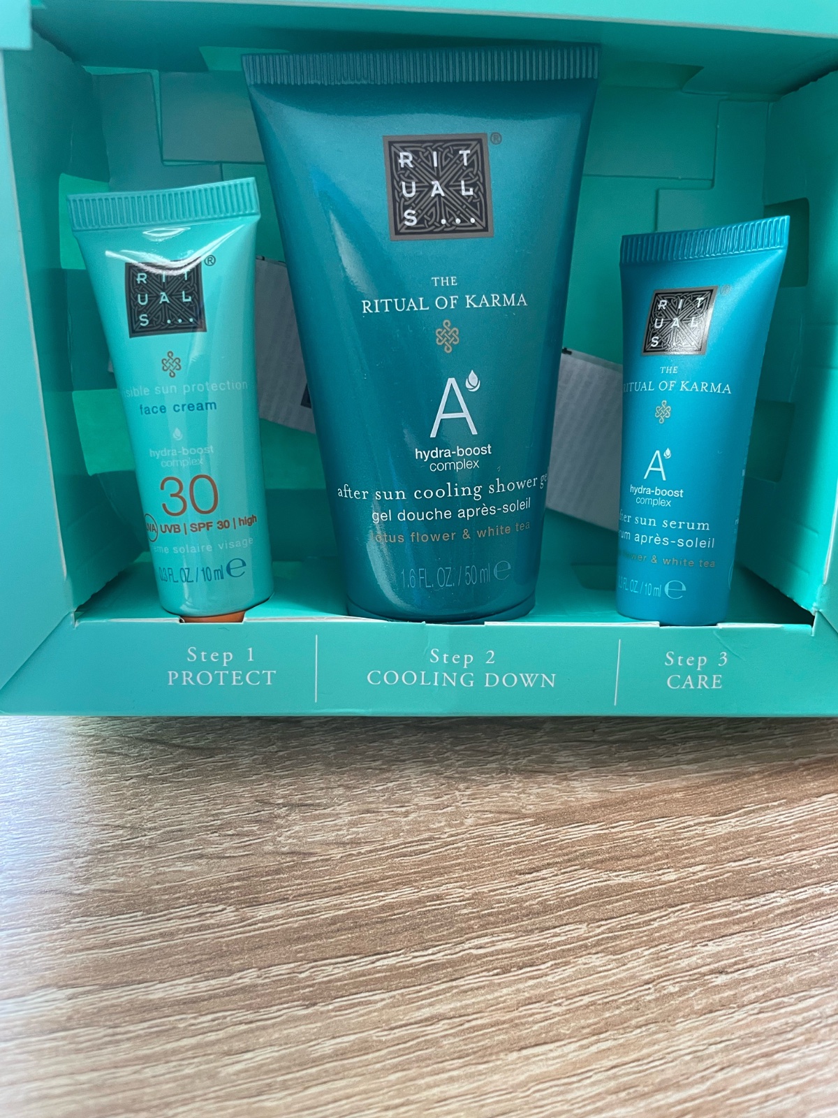 Un joli back de gel nettoyant+ecran+creme hydratant de la marque rituals