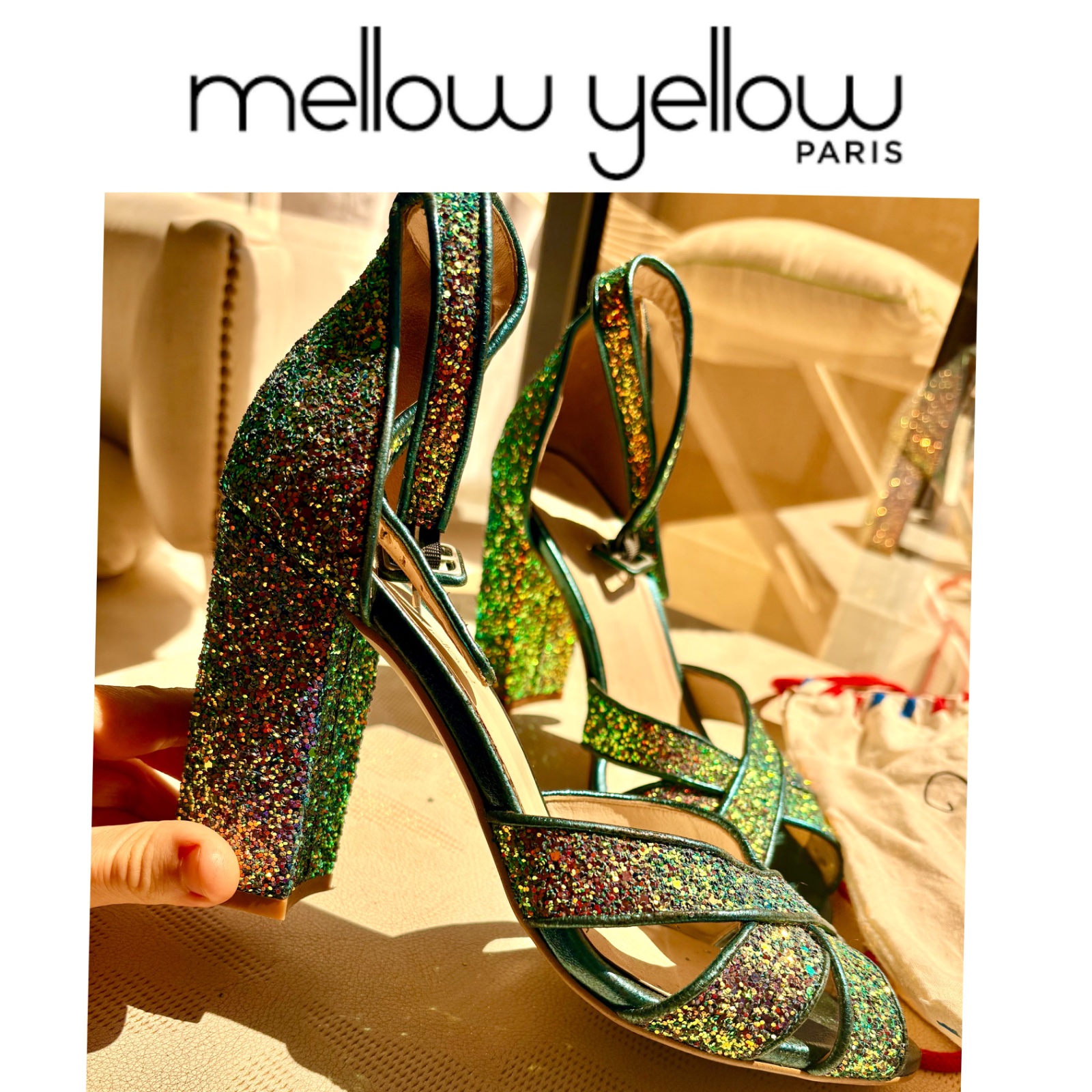 Mellow Yellow sandales à talons carrés pour femmes, arborant une finition pailletée multicolore