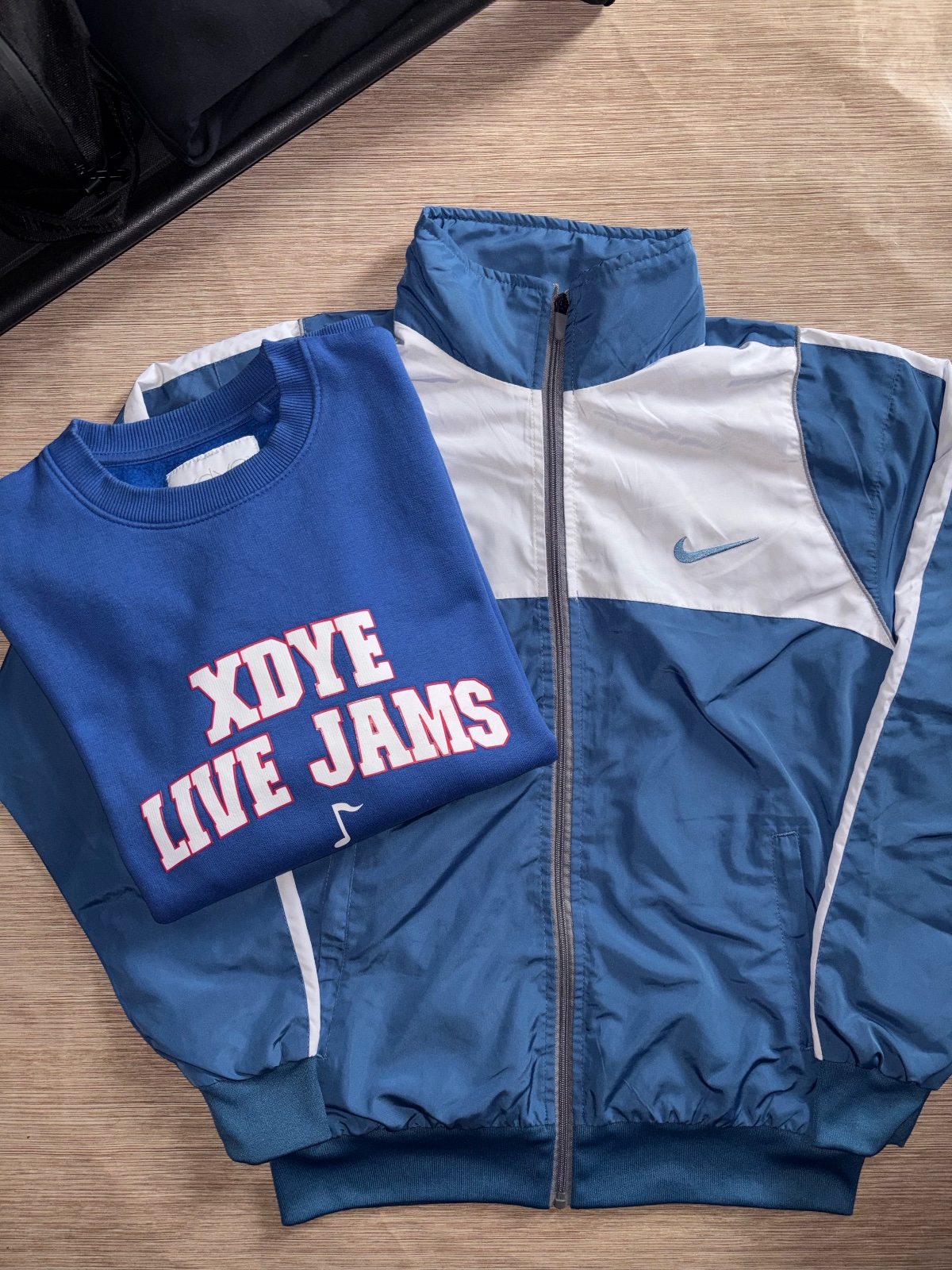 Forsa : Veste nike et pull pull&bear