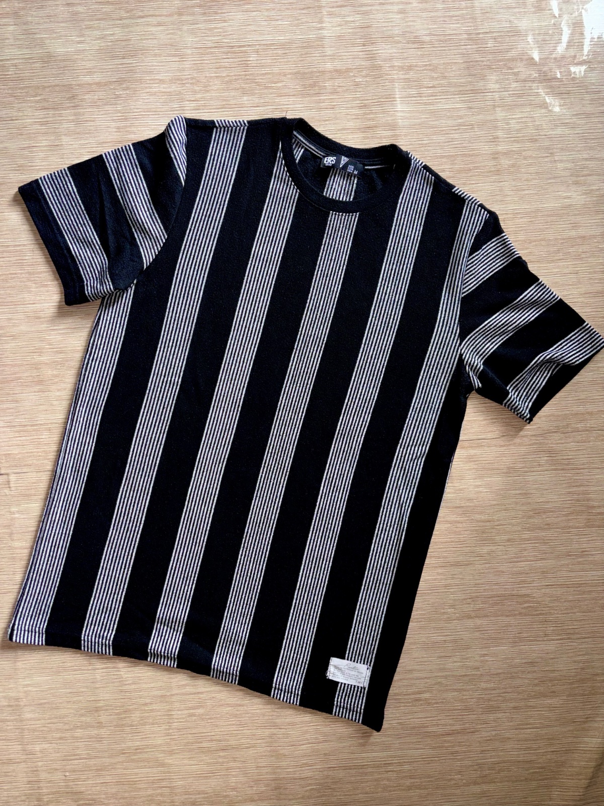 T-shirt rayé noir et blanc