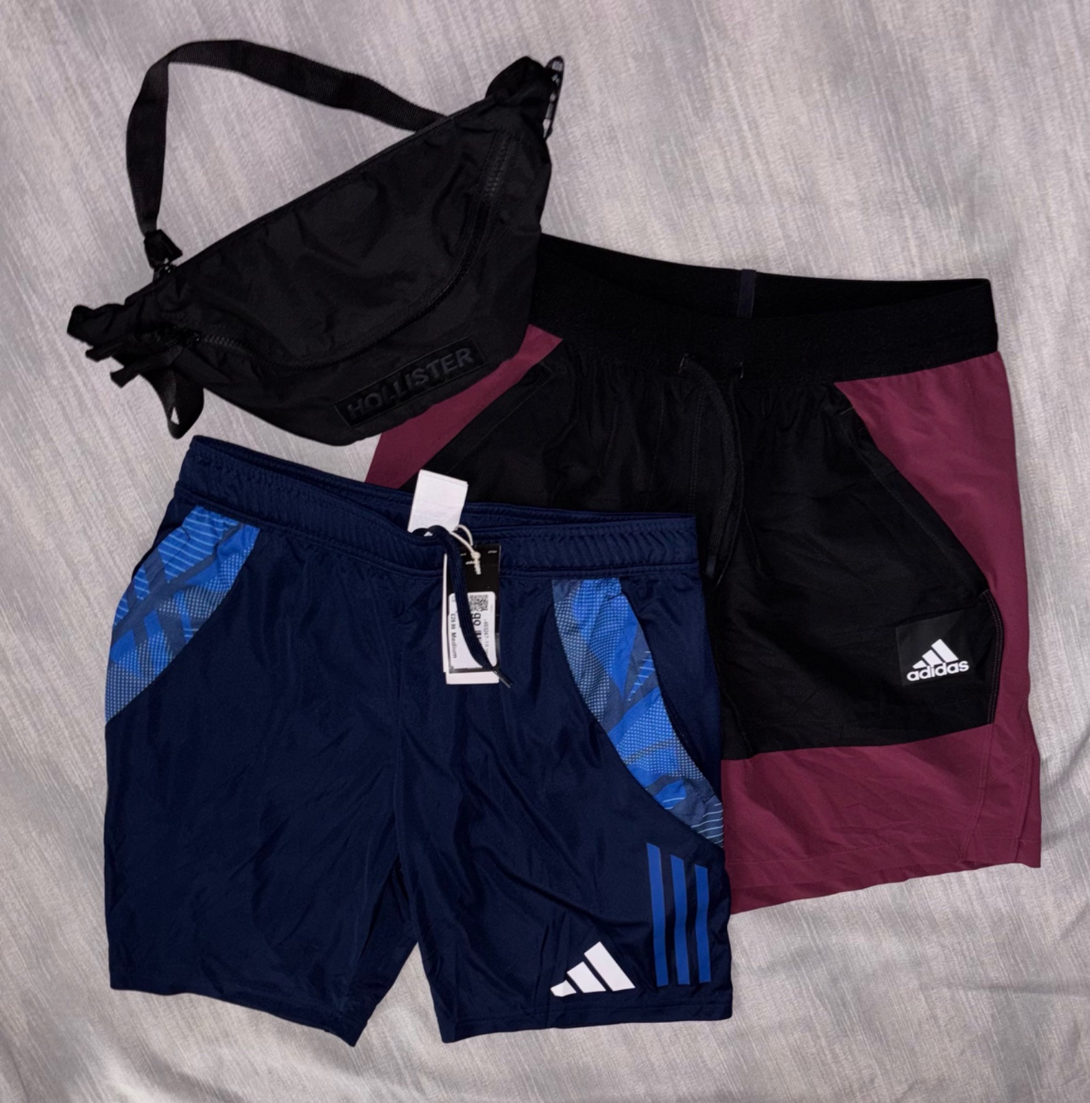 2 shorts adidas authentique + sacoche Hollister 