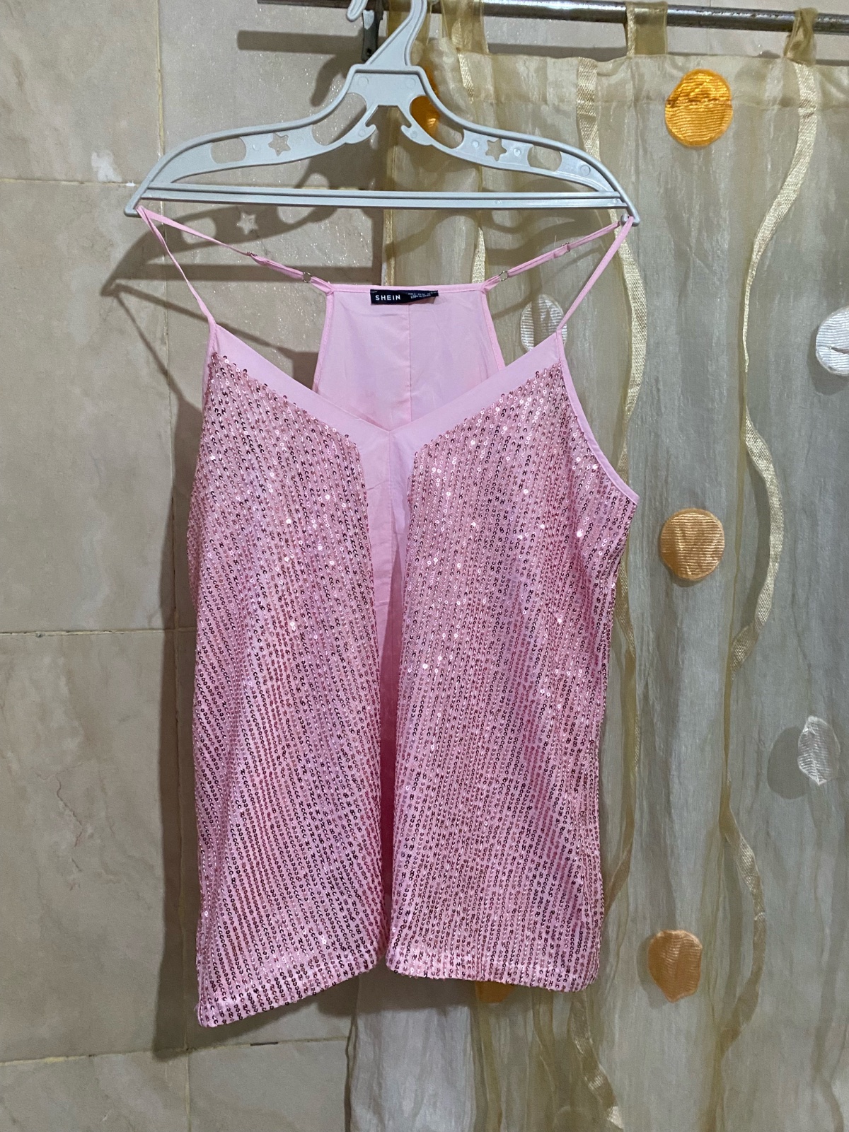 Brillez de mille feux avec ce top à sequins ! ✨