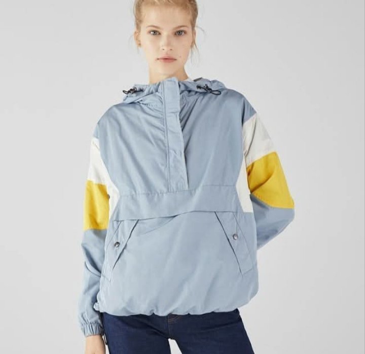 Capuche Bershka taille xs
