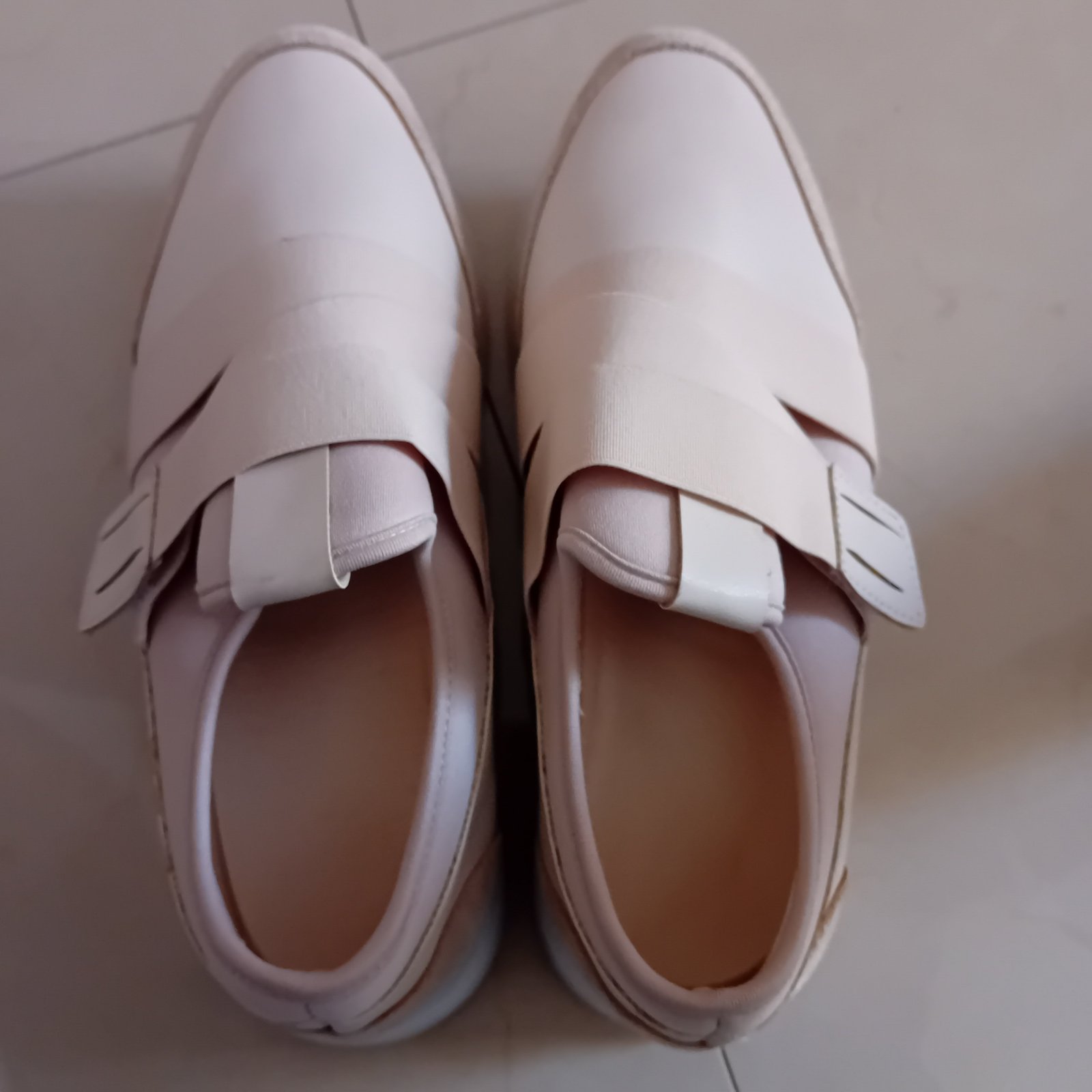 Espadrille beige avec scratch trés original pointure 40 porté une seule fois 