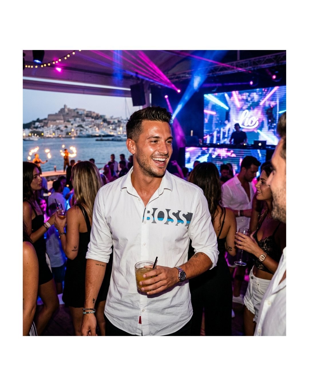 Magnifique chemise BoSS blanche pour les beaux goss la classe trés chic et originale taille M 