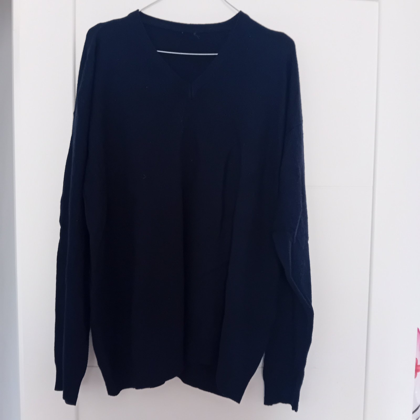 Pull col V bleu marine pour femme 