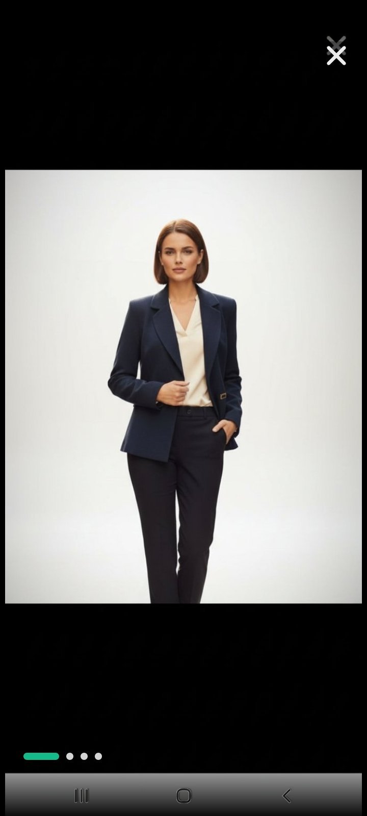 Joli blazer bleu marine fermeture original doré