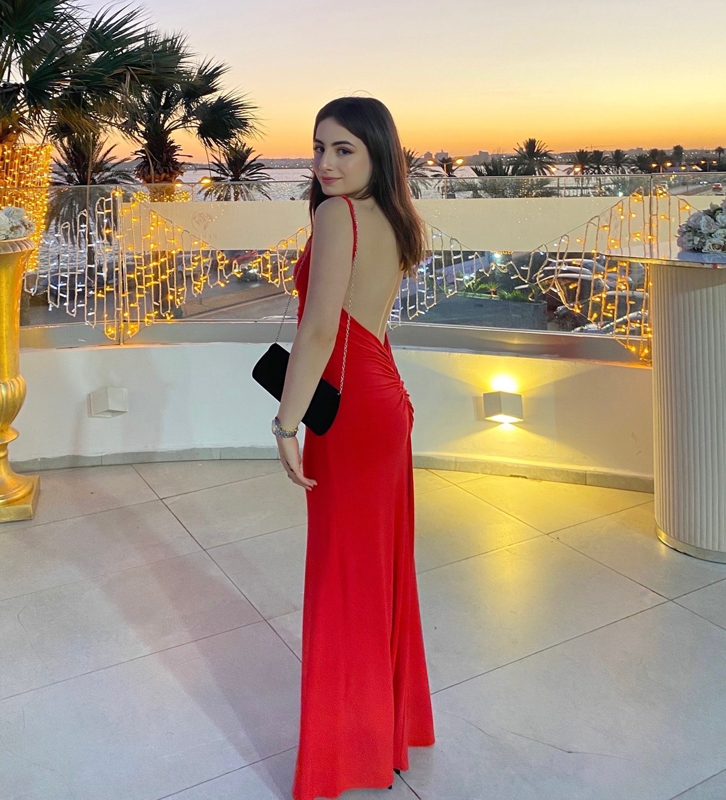Robe rouge dos nu