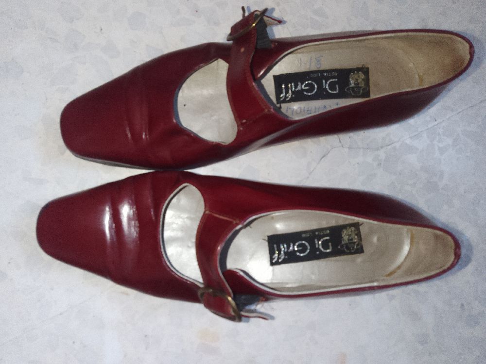 Ballerine la couleur Burgundy
