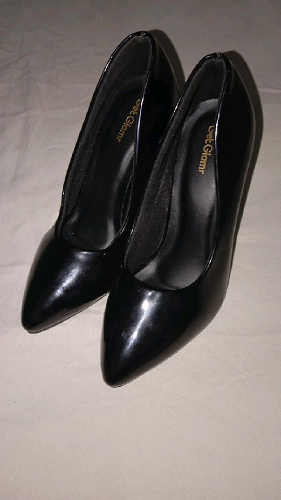 high heel shoes 