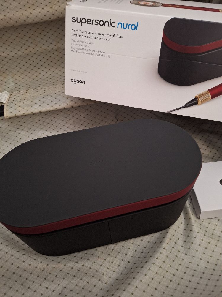 Dyson Supersonic Nural – Édition Spéciale Red Velvet & Gold ✨ 2025