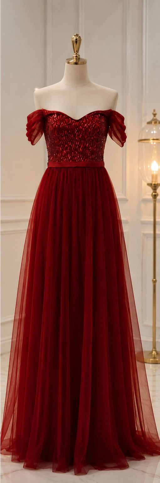 Robe rouge foncé en bon état