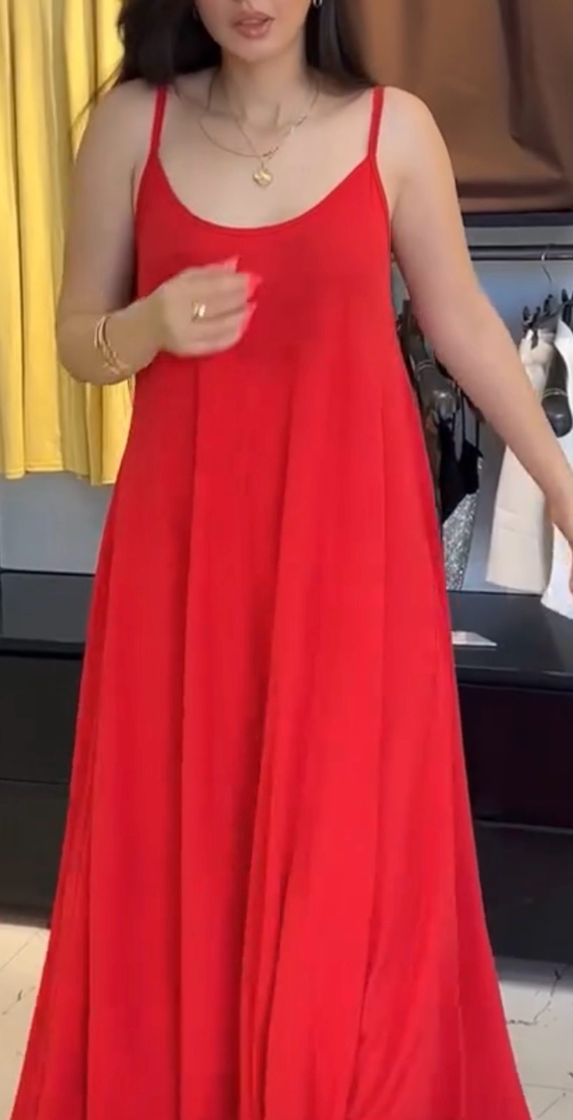 Robe rouge bretelle longue 