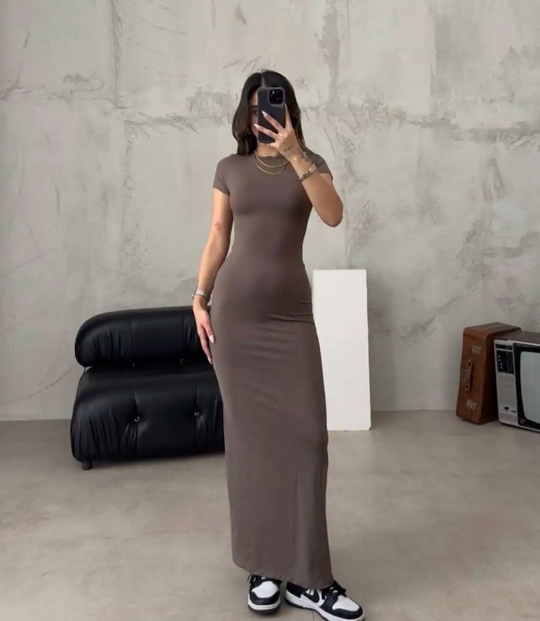 Robe greige moulante 