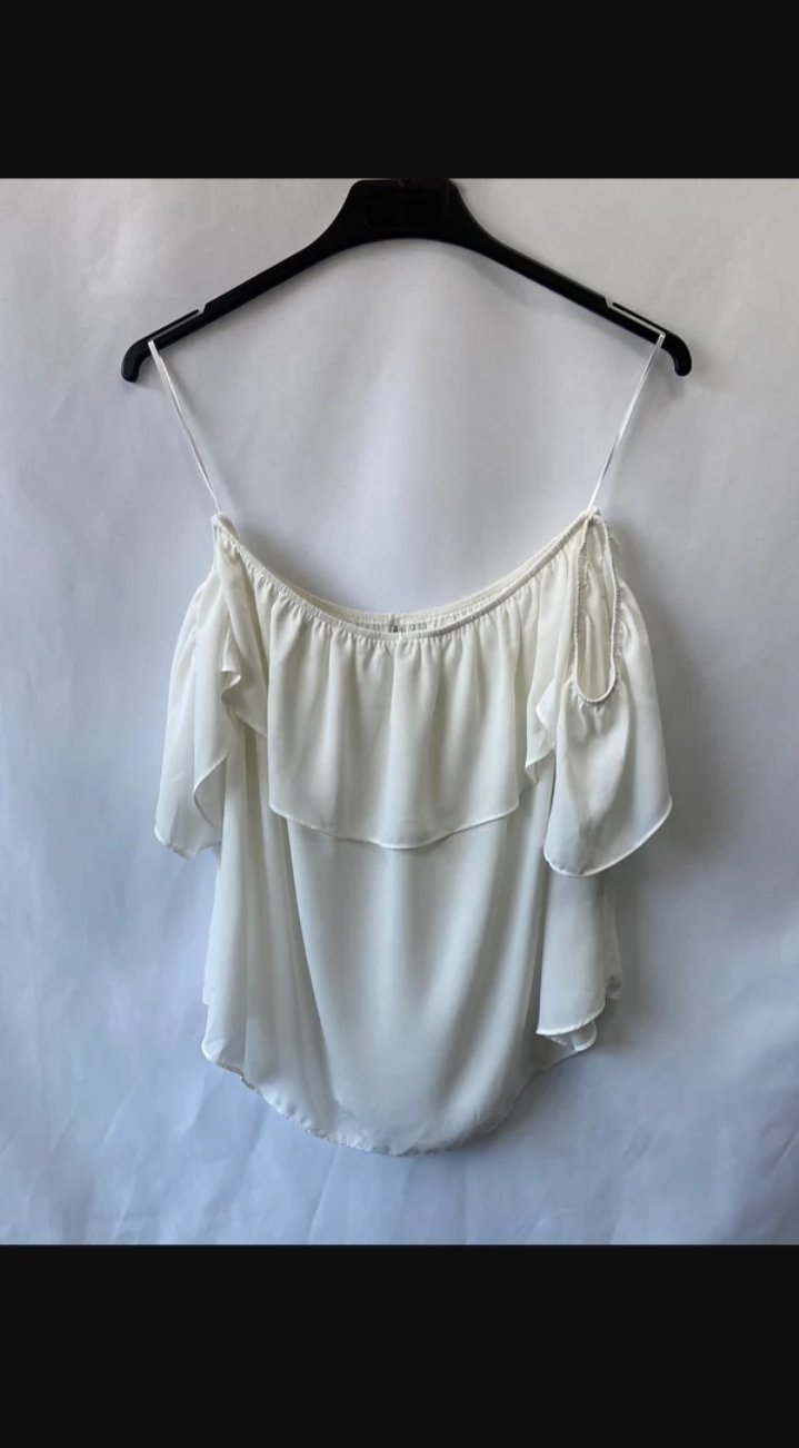 Stradivarius: Top blanc fluide à épaules dénudées 