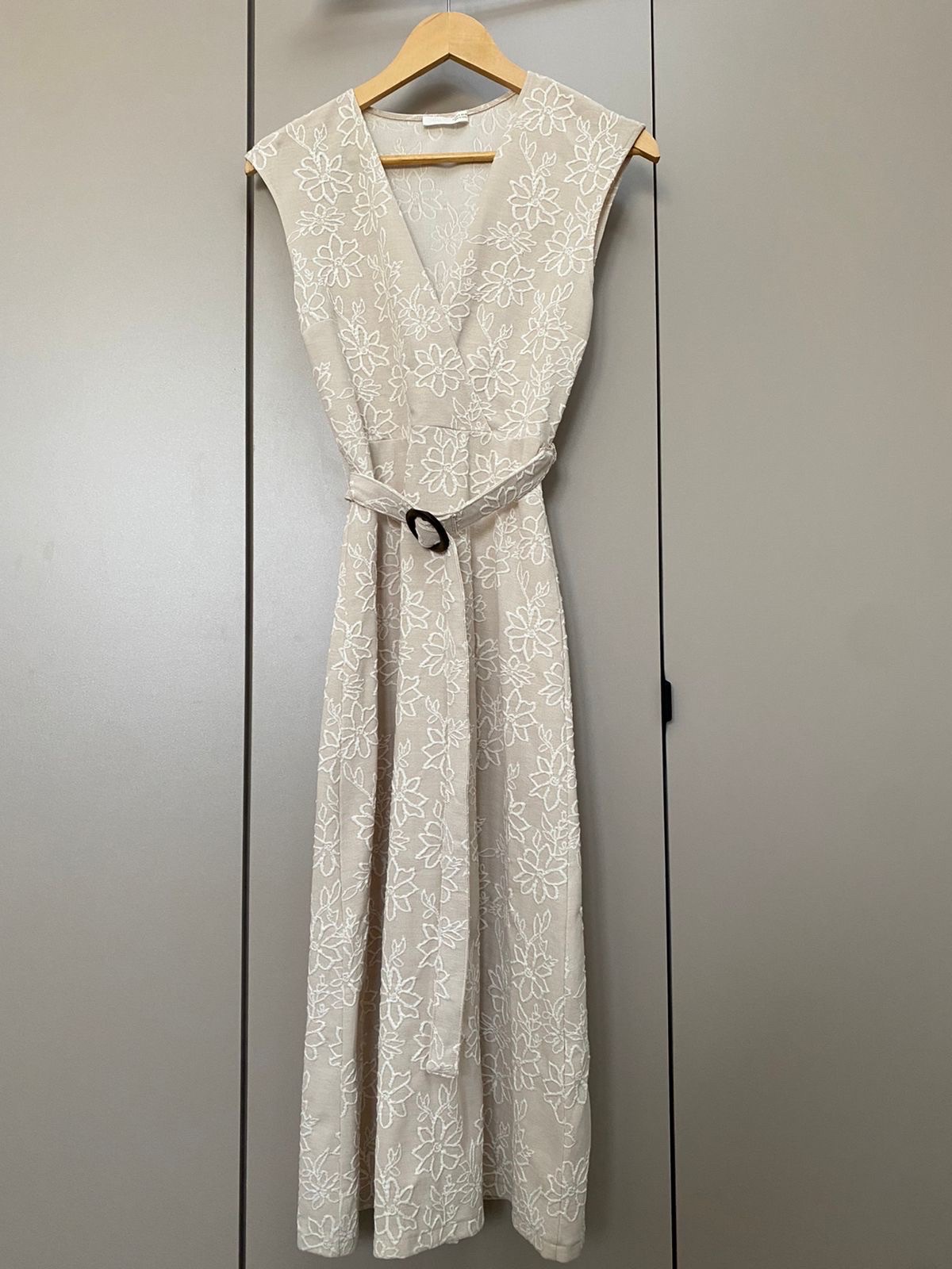 A vendre robe beige flores zara