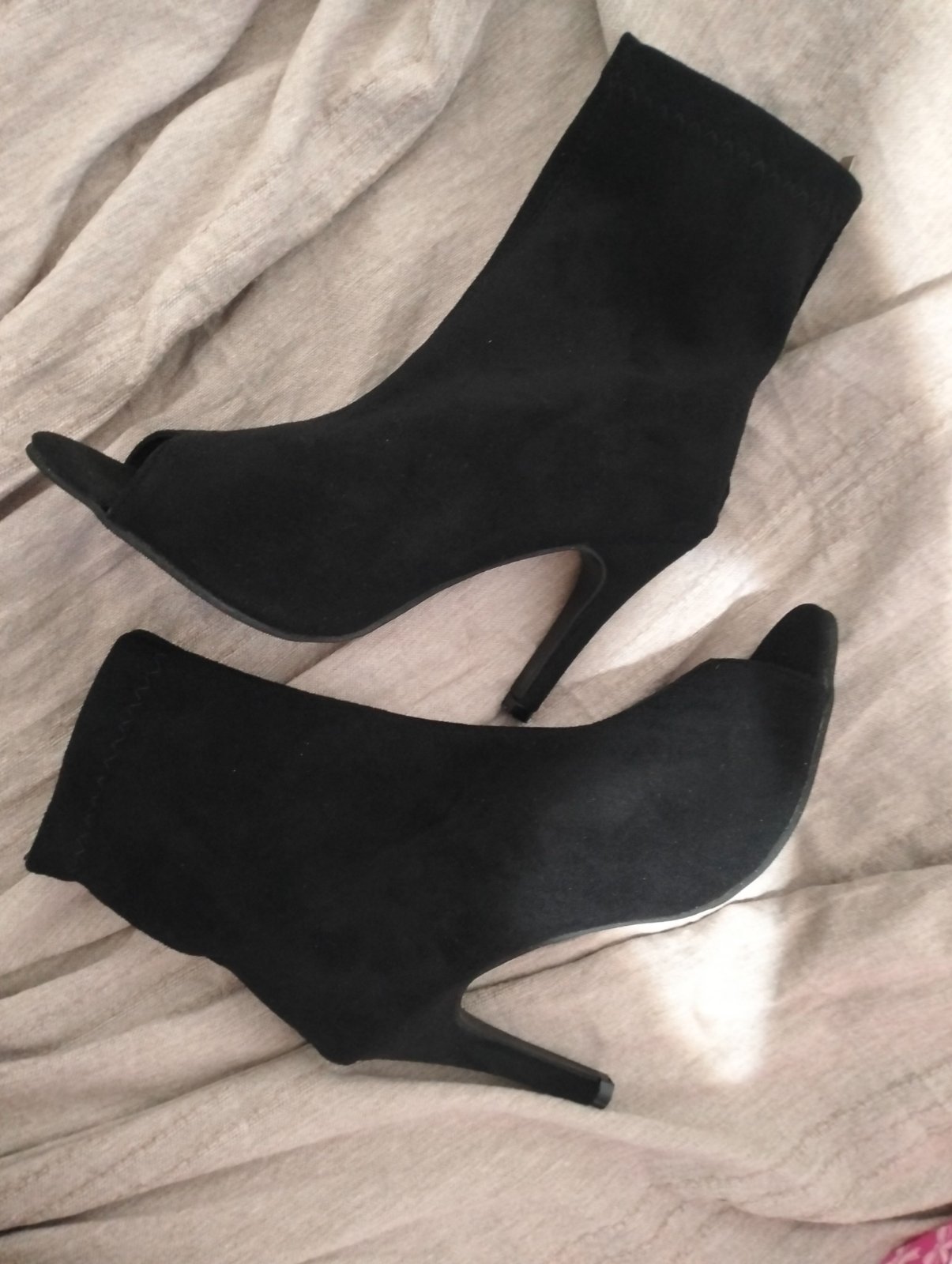 Talon peep-toe le prix est négociable 