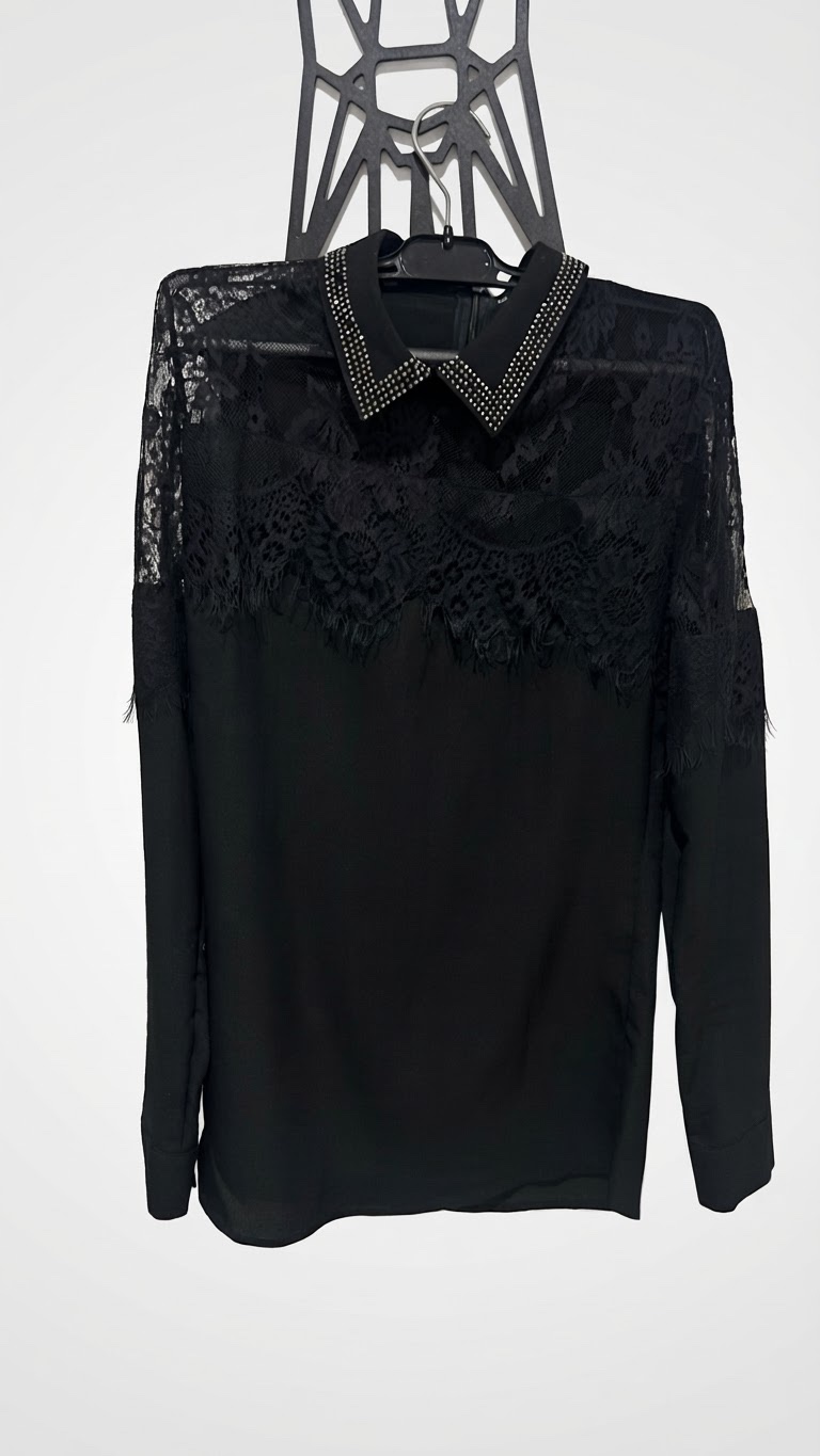 Chemise noir épaules dentelle