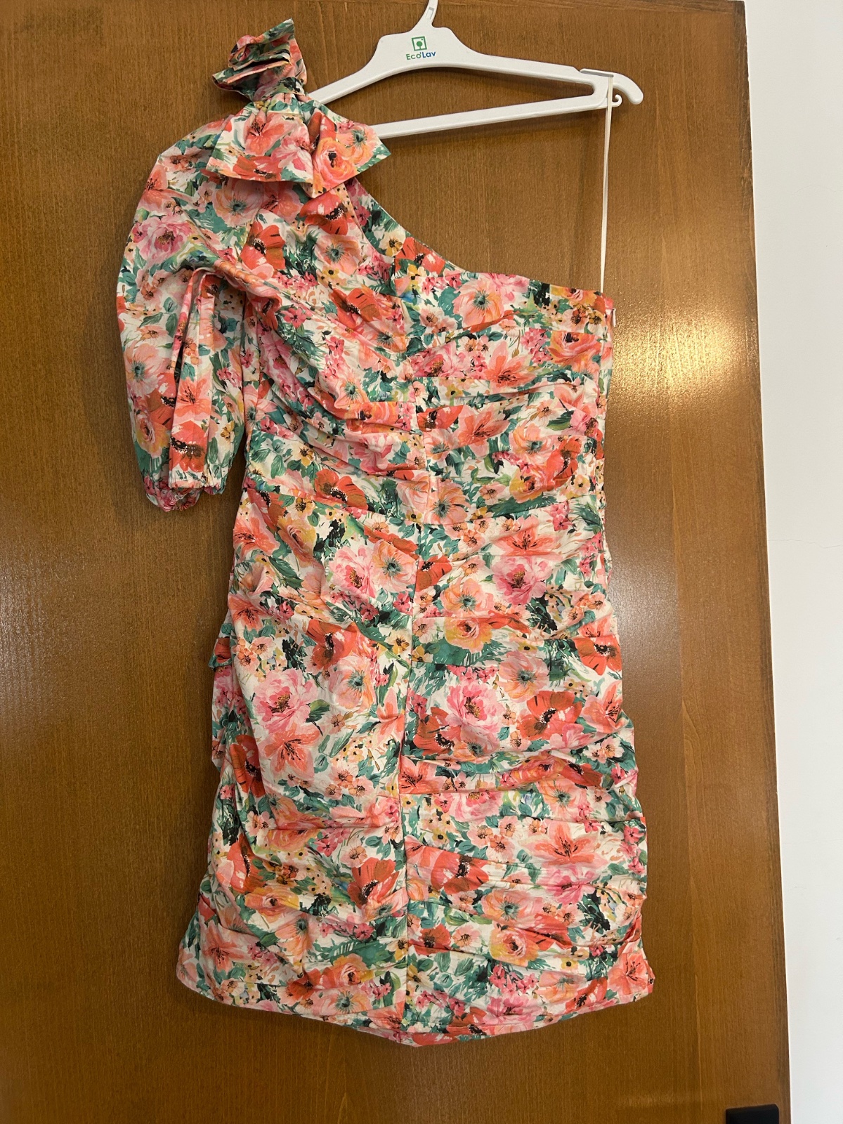 Robe asymetrique avec noeud fleurie Zara