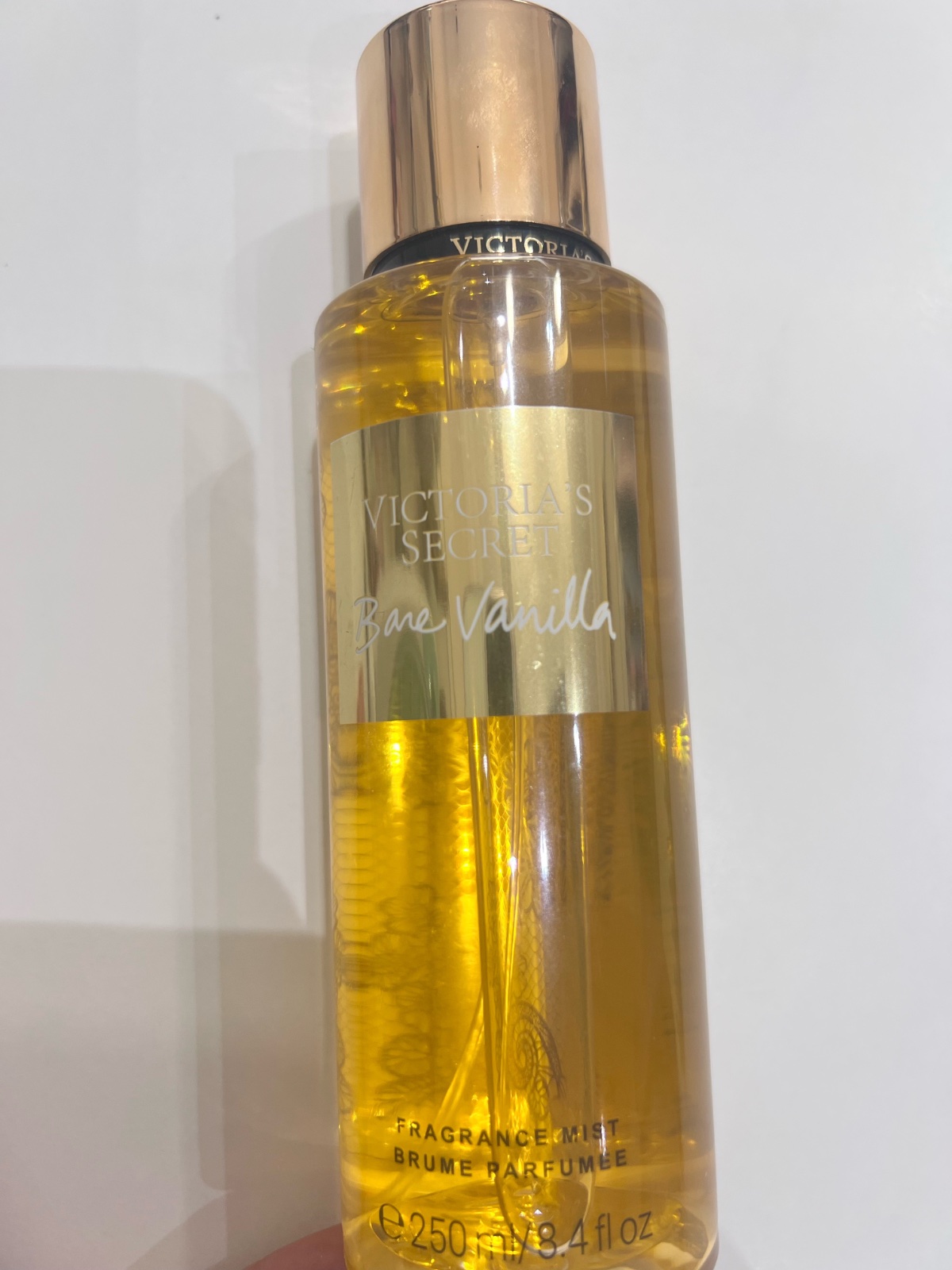 Brume Victoria's bare vanilla