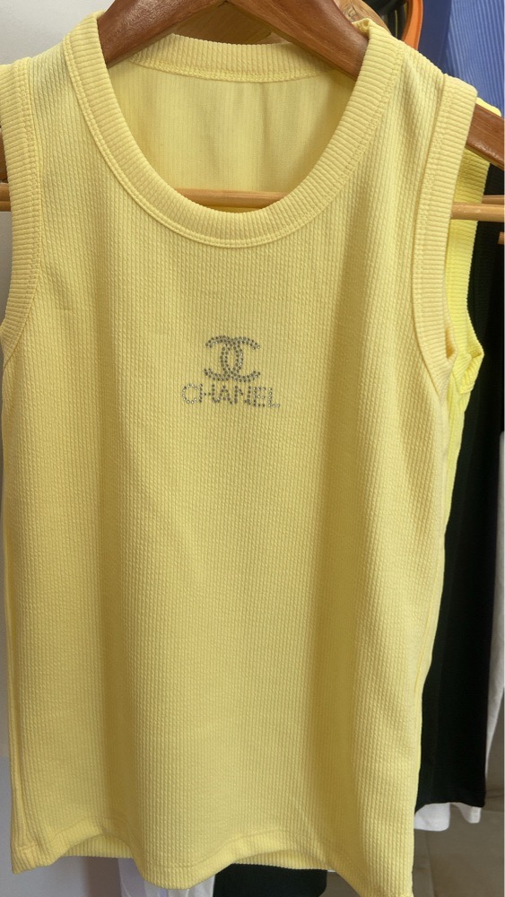 Pull Chanel jamais porté 