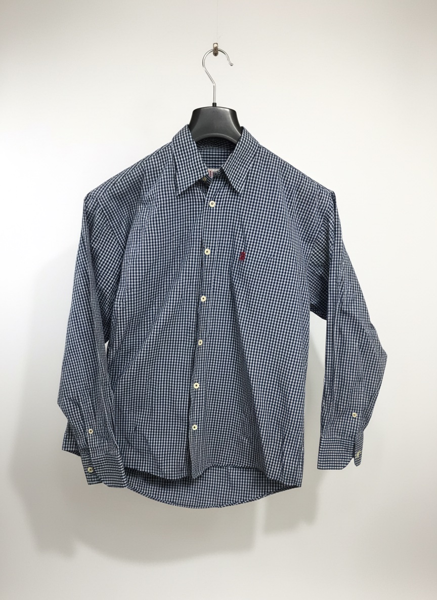 Une chemise de la marque polo