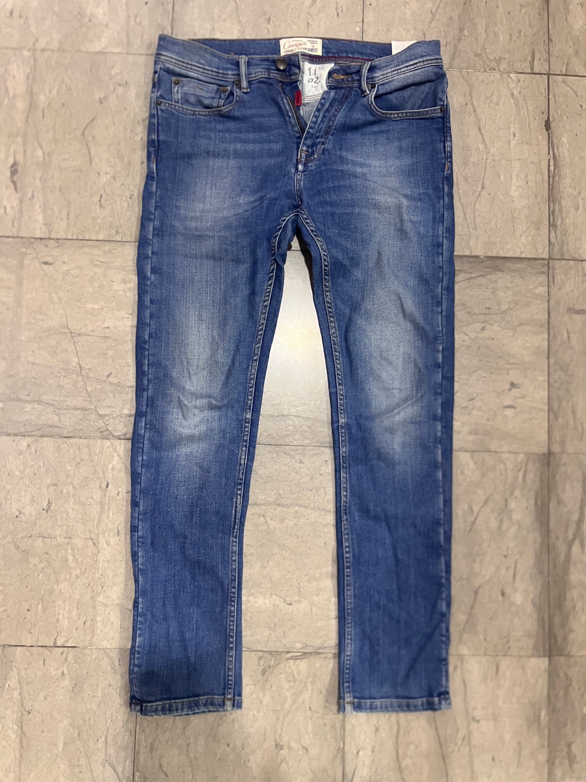 Je vends un pantalon jean de la marque cheirgnon