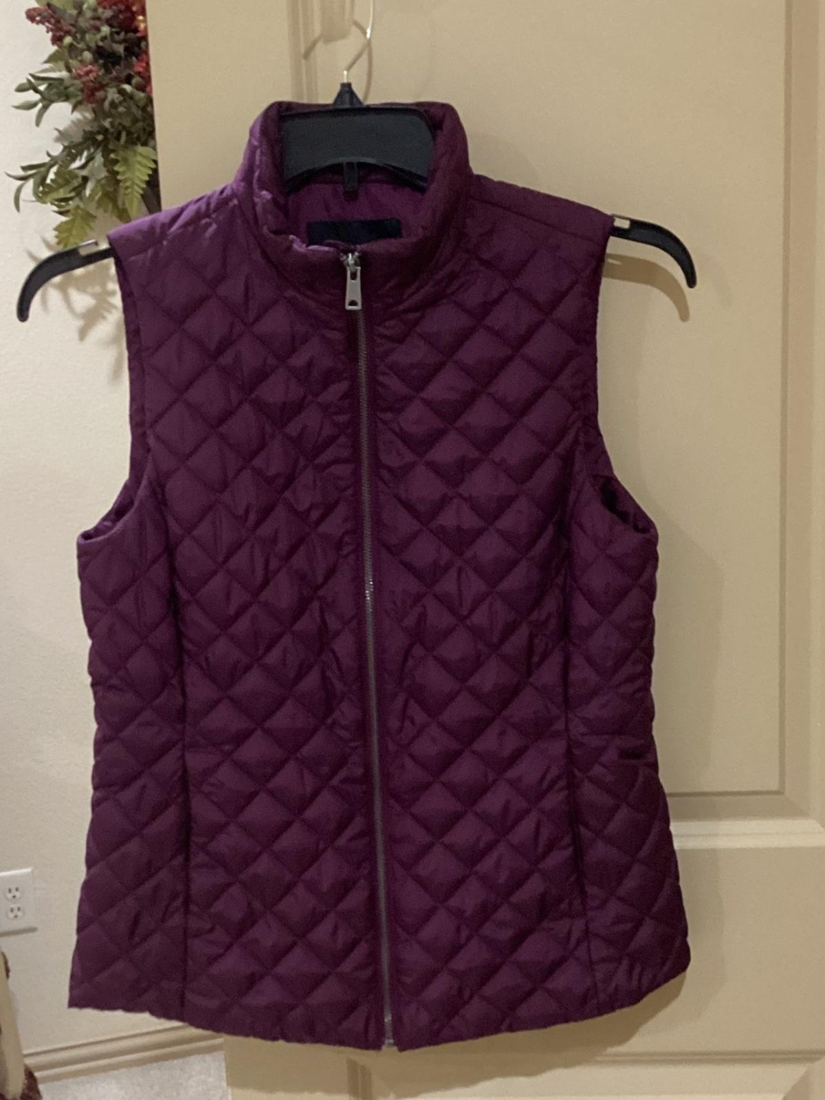 Banana Republic Veste matelassée sans manches violette 