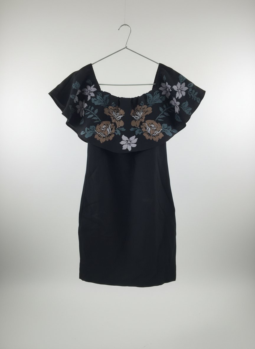 Mini Robe noire aux épaules dénudées et motifs floraux 