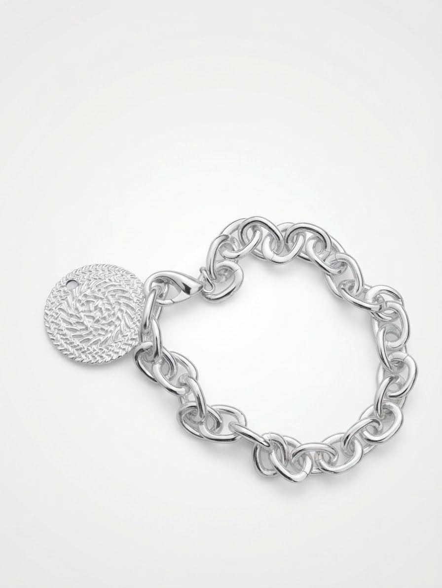 Bracelet argenté en grandes mailles avec pendentif 