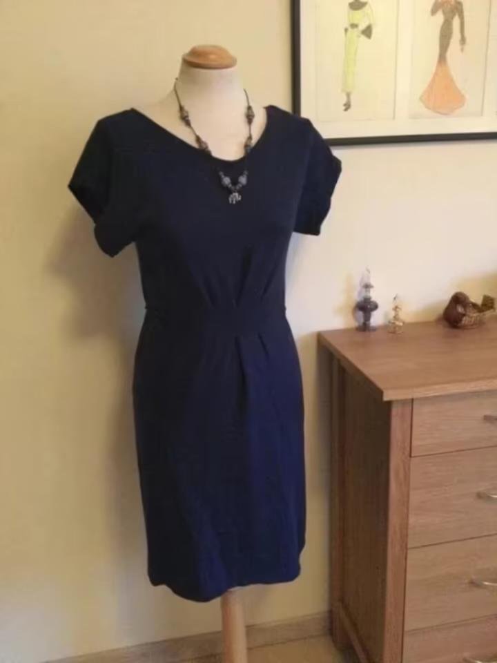 Robe bleue marine en laine 
