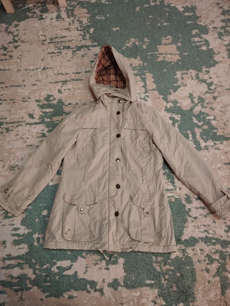 Parka beige avec doublure interne marron en carreaux 