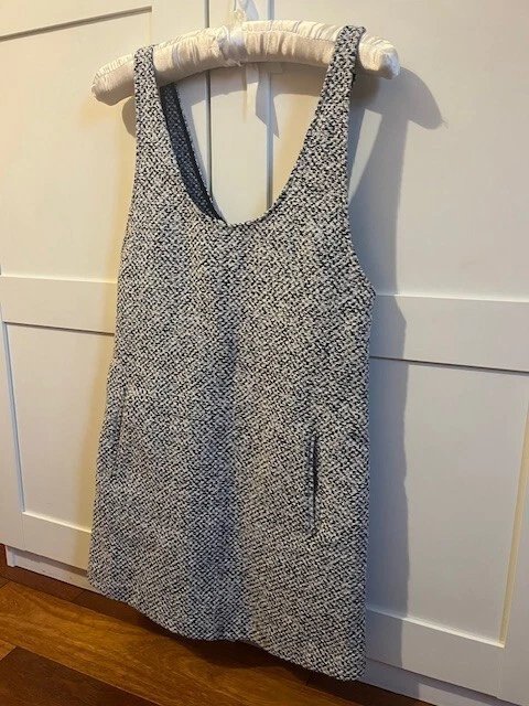 Mango - Robe courte pulsation noir/blanc - Taille S Poitrine= 36 Longueur= 80
