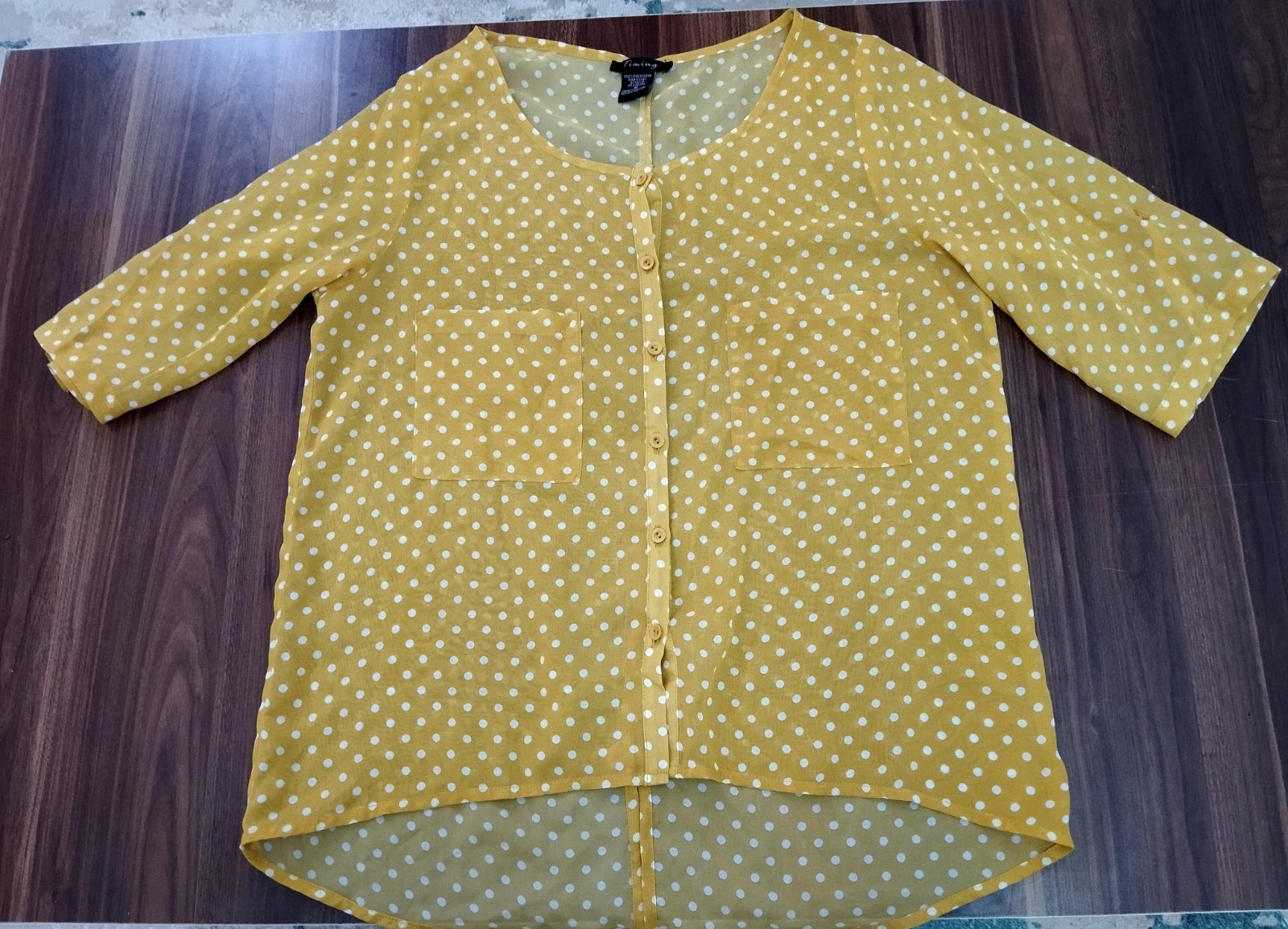 Chemise jaune à pois blancs 